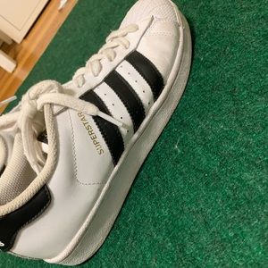 Adidas superstars